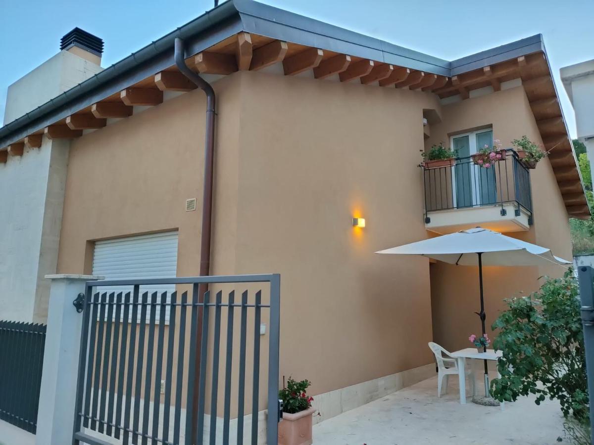 Villino Maria Pia, Appartamento In Villino In Centro Storico L'Aquila LʼAquila Exterior foto